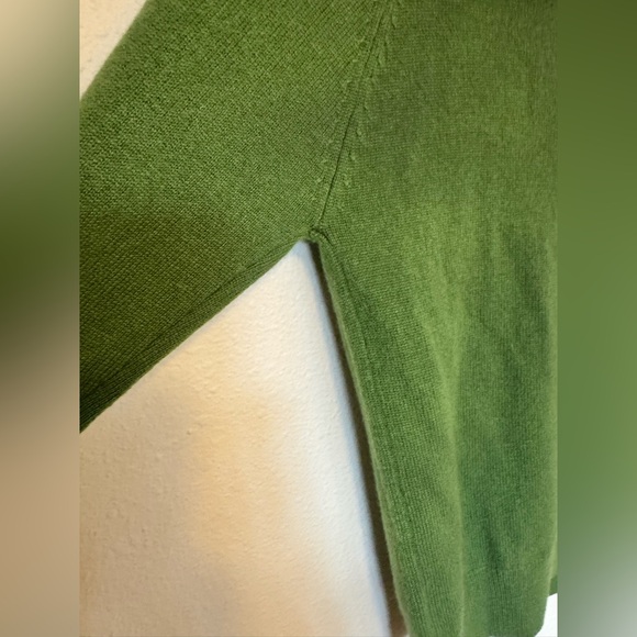 LIKE NEW Cashmere Project Green Off Shoulder Sweater Long Sleeve 100% Cashmere S - Picture 7 of 8